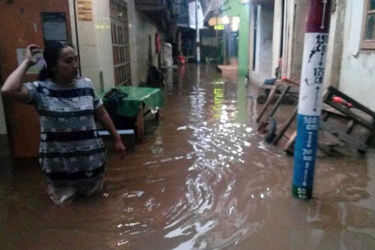 Banjir di Kebon Pala, Kampung Melayu, Jakarta Timur, Minggu (20/5/2018)