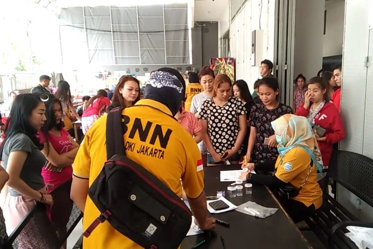 BNNP DKI Jakarta mengamankan 13 penghuni indekos di kawasan Mangga Besar, Tamansari, Jakarta Barat pada Kamis (23/8/2018).