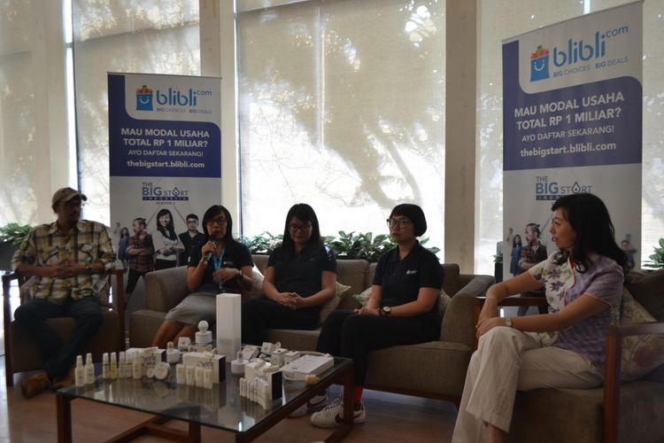 Lani Rahayu, Senior Marketing Communications Manager Blibli.com sedang memberikan penjelasan mengenai program TBS 2017, Kamis (24/8/2017). 