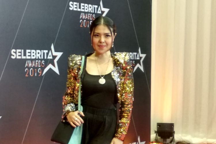 Tina Toon menghadiri acara Selebrita Awards di Studio Trans, Mampang Prapatan, Jakarta Selatan, Kamis malam (19/9/2019).