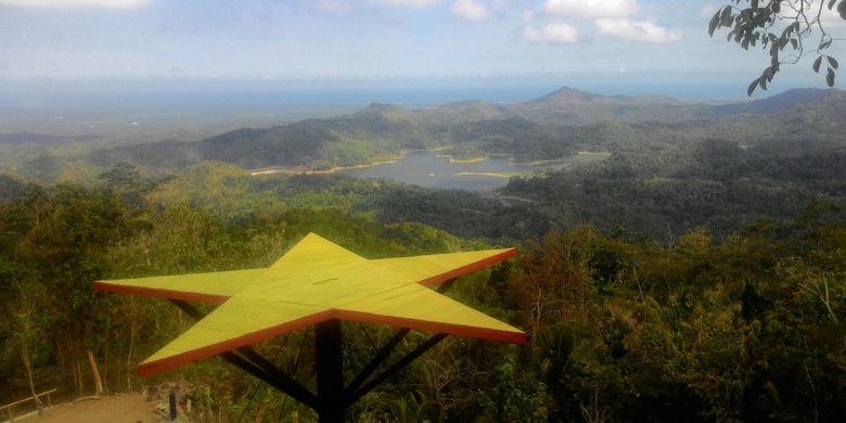 Berdasarkan pantauan, banyak kendaraan dari luar Yogyakarta yang mendominasi area parkir di Kalibiru. Sebagian besar kendaraan roda empat itu dengan plat nomor B dari Jakarta dan D asal Bandung. 