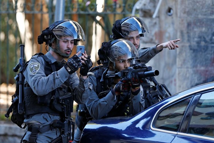 Tentara penjaga perbatasan Israel berjaga saat terjadinya aksi demonstrasi di Yerusalem Timur, Desember 2017.