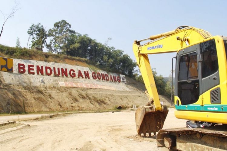 Pengerjaan proyek Bendungan Gondang di Kabupaten Karanganyar.