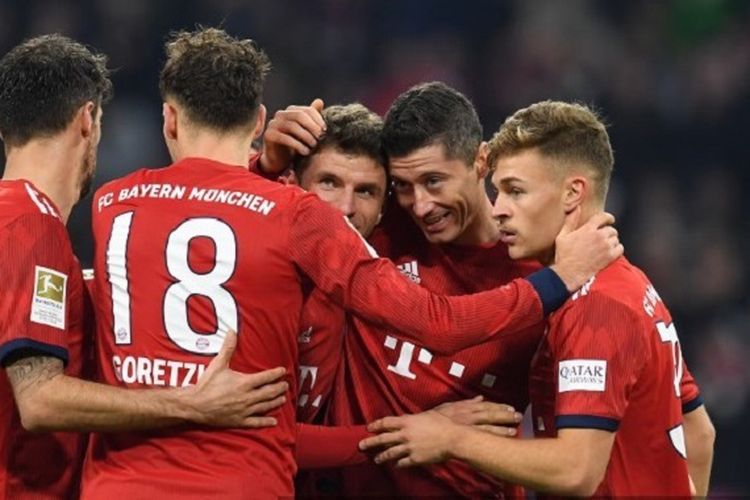  Javi Martinez, Leon Goretzka, Thomas Mueller, Robert Lewandowski, dan Joshua Kimmich merayakan gol timnya pada pertandingan Bayern Munich vs Fortuna Duesseldorf, 24 November 2018. 