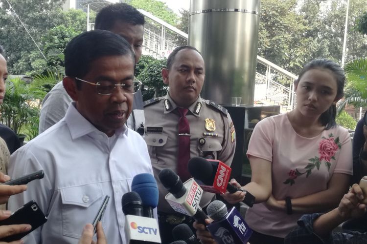 Menteri Sosial Idrus Marham kembali mendatangi gedung Merah Putih Komisi Pemberantasan Korupsi (KPK), Kamis (26/7/2018). Dengan mengenakan kemeja putih dan celana panjang bahan hitam, ia datang sekitar pukul 10.00 WIB. 