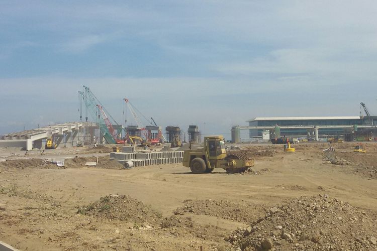 Pembangunan flyover mulai berlangsung menuju ke terminal bandara internasional Yogyakarta di Kecamatan Temon, Kulon Progo, Daerah Istimewa Yogyakarta.