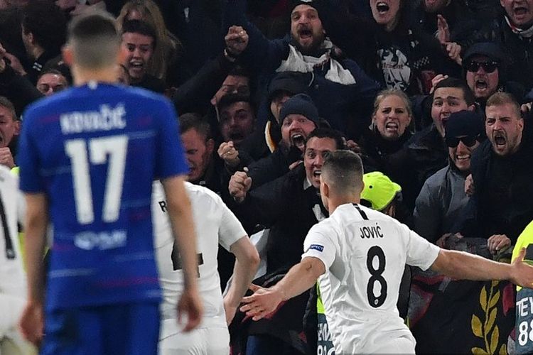 Luka Jovic merayakan golnya pada pertandingan Chelsea vs Eintracht Frankfurt dalam semifinal Liga Europa di Stadion Stamford Bridge, 9 Mei 2019. 