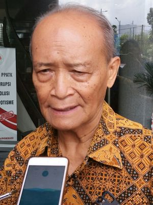 Mantan Ketua Umum PP Muhammadiyah Buya Syafii Maarif di Gedung PPATK, Jakarta, Selasa (19/12/2017).