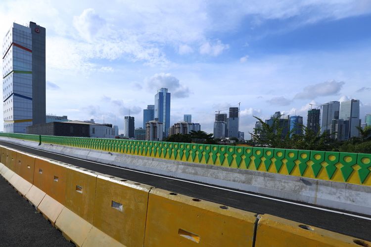 Bentuk fisik jalan layang transjakarta koridor 13 Kapten Tendean - Ciledug di Jakarta, Rabu (18/1/2017). Proyek jalan layang sepanjang 9,3 kilometer tersebut merupakan salah satu upaya mengintegrasikan transportasi umum antarwilayah di DKI Jakarta dan sekitarnya
