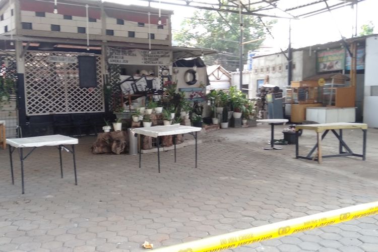 Kondisi restoran komandan di Tebet, Jakarta Selatan dua Minggu setelah bentrok antara suporter, Senin (19/8/2019)