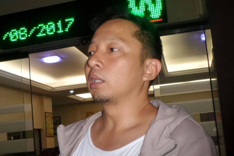 Artis peran Ringgo Agus Rahman usai menjenguk Tora Sudiro di Polres Metro Jakarta Selatan, Jumat (4/8/2017).