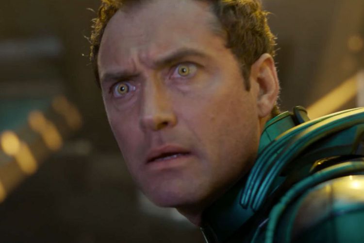 Jude Law beraksi dalam film Captain Marvel.