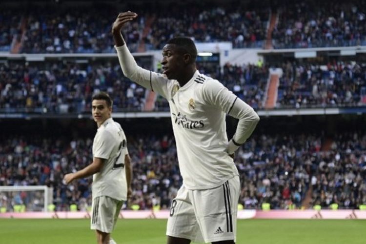 Aksi Vinicius Junior saat merayakan gol bunuh diri lawan pada pertandingan Real Madrid vs Real Valladolid di Stadion Santiago Bernabeu dalam lanjutan Liga Spanyol, 3 November 2018. 