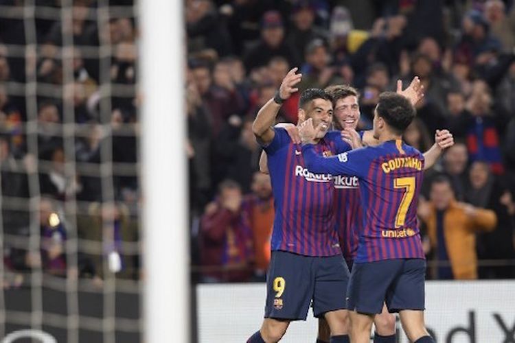 Philippe Coutinho merayakan gol bersama rekan-rekannya pada pertandingan Barcelona vs Sevilla dalam lanjutan Copa del Rey di Stadion Camp Nou, 30 Januari 2019. 