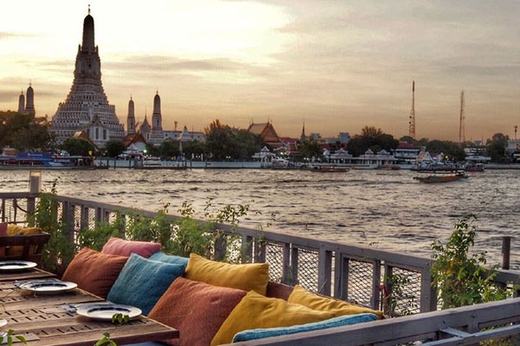 Pemandangan Kuil Wat Arun di Bangkok, Thailand.