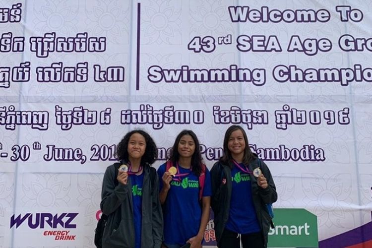 Tiga atlet Indonesia peraih medali emas pada SEA AGe Group Championship 2019 di Phnom Penh, Cambodia. Dari kiri: Philomena Balinda Arkananta, Azzahra Permatahani dan Adelia