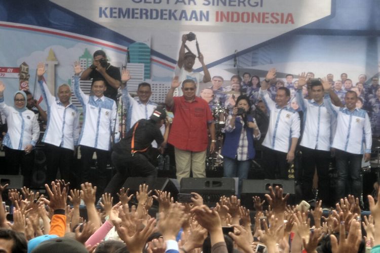 Ketua Umum Partai Demokrat tampil santai saat menghadiri HUT RI ke-72 Fraksi Partai Demokrat DPR RI di lapangan Puri Cikeas, Desa Nagrag, Bogor, Jawa Barat, Kamis (17/8/2017). 