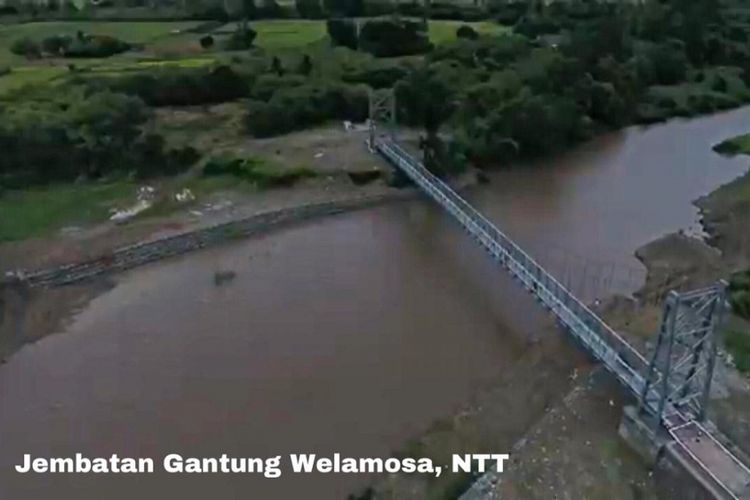 Jembatan Gantung Welamosa di Provinsi Nusa Tenggara Timur.