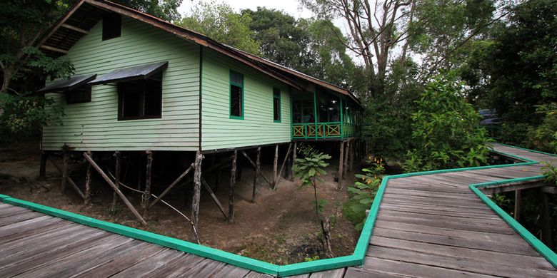 Resort yang dikelola Balai Besar Taman Nasional Betung Kerihun Danau Sentarum di pulau Bukit Tekenang, Kabupaten Kapuas Hulu, Kalimantan Barat.