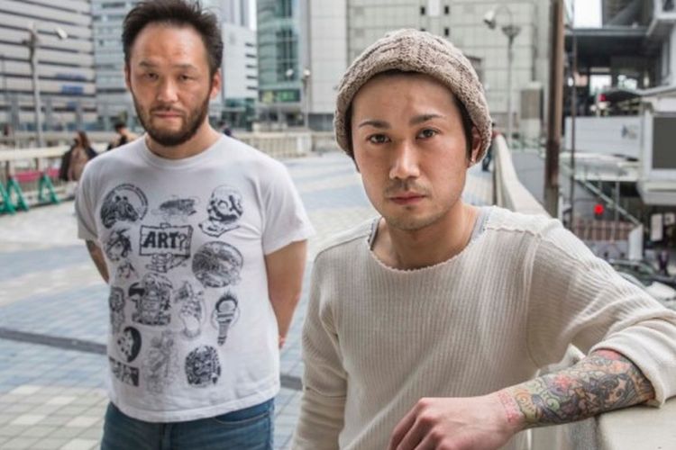 Kiyoshi Shimizu (kiri) dan Taiki Masuda (kanan) berusaha menyelamatkan para seniman tato di  Jepang melalui sebuah LSM (CNN)