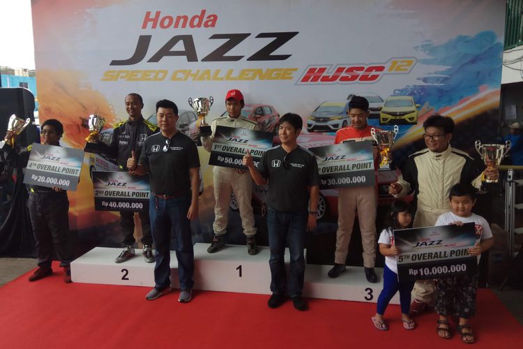Para juara di ajang balap Honda Jazz Speed Challenge (HJSC) 12 dari kelas Honda Speed Challenge + Brio pada Indonesia Sentul Series of Motorsport (ISSOM) 2017.