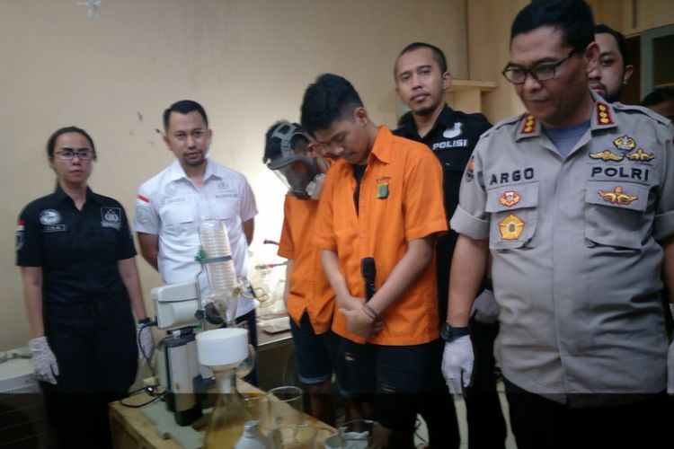 Sebuah rumah di Jalan Janur Elok, Kelapa Gading Barat, Kelapa Gading, Jakarta Utara, dijadikan laboratorium vape berekstasi.