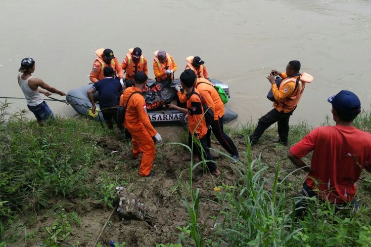 ‎Tim SAR gabungan menemukan jasad korban tenggelam di sungai tuntang Desa Klitikan, Kecamatan Kedungjati, Kabupaten Grobogan, Jawa Tengah, Selasa (13/3/2018) pagi.
