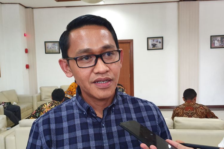 Anggota DPD RI terpilih dari Sulawesi Tengah, Abdul Rachman Thaha, usai menghadiri rapat pleno KPU, Sabtu (31/8/2019). 
