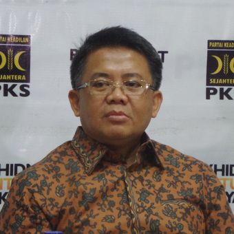 Presiden Partai Keadilan Sejahtera (PKS), Mohamad Sohibul Iman saat memberikan pernyataan pers di Kantor DPP PKS, Jalan TB Simatupang, Jakarta Selatan, Minggu (3/9/2017).