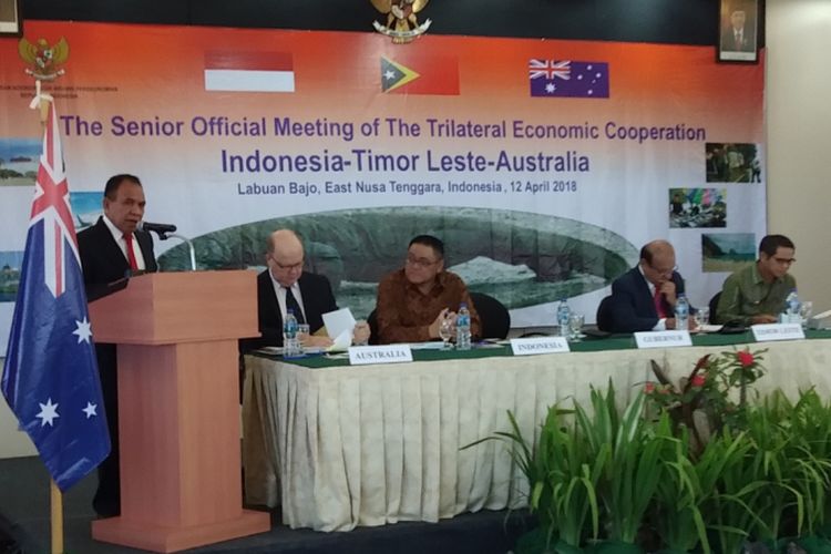 Gubernur NTT Frans Lebu Raya saat membuka kegiatan The Senior Official Meeting of The Trilateral Economic Cooperation Indonesia-Timor Leste-Australia, di Labuan Bajo, Kabupaten Manggarai Barat, NTT, Kamis (12/4/2018)