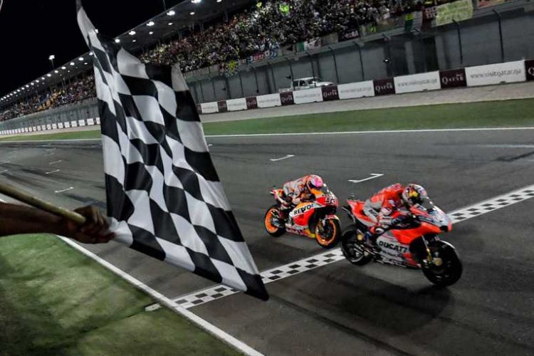 Andrea Dovizioso memenangi GP Qatar 2018.