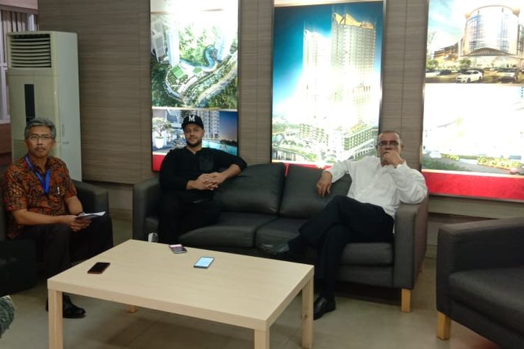 Maher Zain dalam jumpa pers acara meet & greet bersama Maher Zain yang diselenggarakan di Atrium Mall Pesona Square, Depok, Jawa Barat, Rabu (20/3/2019).