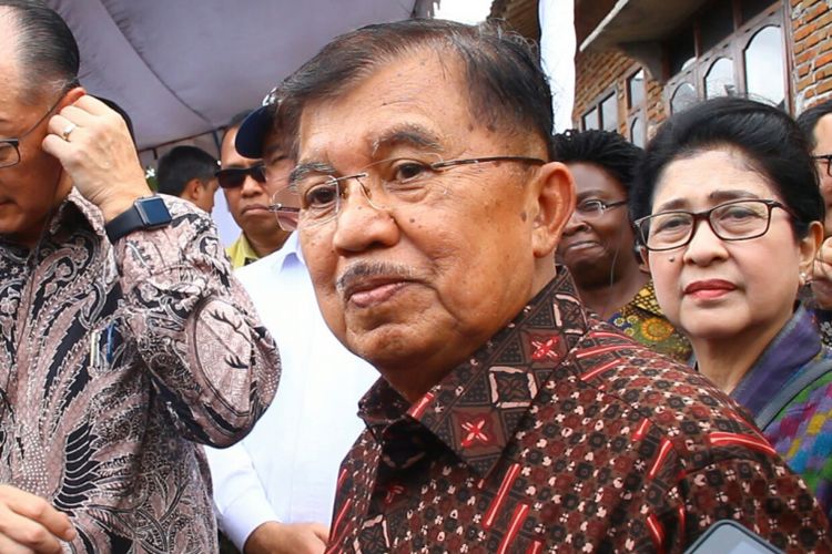 Wapres Jusuf Kalla bersama Presiden Bank Dunia Jim Yong Kim saat berkunjung ke Lombok Tengah dalam acara Rembuk Desa mengatasi Stunting atau anak tumbuh kerdil.