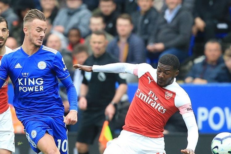 Pelanggaran kepada James Maddison membuat Ainsley Maitland-Niles meraih kartu merah pada pertandingan Leicester City vs Arsenal di Stadion King Power dalam lanjutan Liga Inggris, 28 April 2019. 