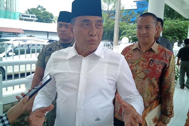 Gubernur Sumut Edy Rahmayadi, saat dimintai komentarnya soal batal mundurnya Bupati Madina Dahlan Hasan Nasution, Kamis (25/4/2019)