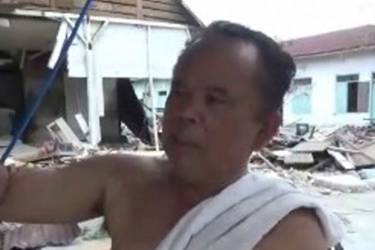 Ismail menceritakan bagaimana kapalnya terbang terlempar terjangan tsunami dari tempatnya bersandar di pelabuhan Labuan Bajo, Donggala. 