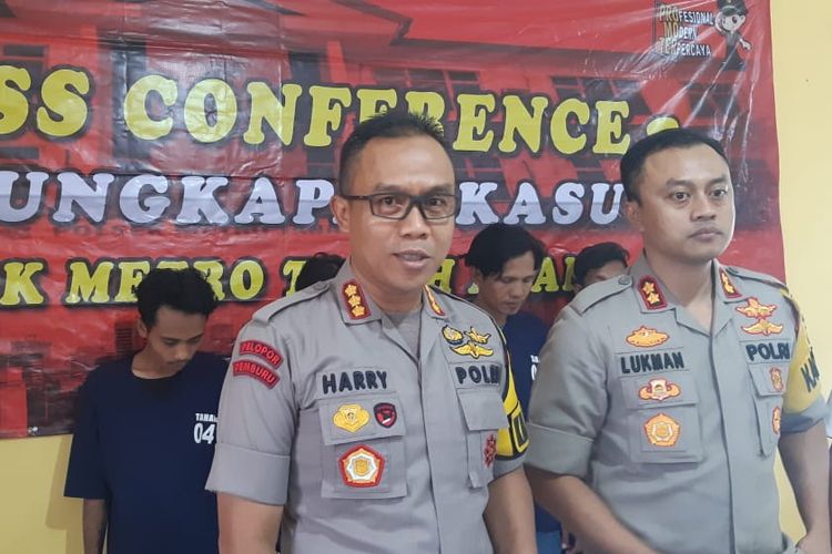 Kapolres Metro Jakarta Pusat Kombes Pol Harry Kurniawan dan Kapolsek Metro Tanah Abang AKBP Lukman Cahyono dalam menangani kasus pemalakan di Tanah Abang