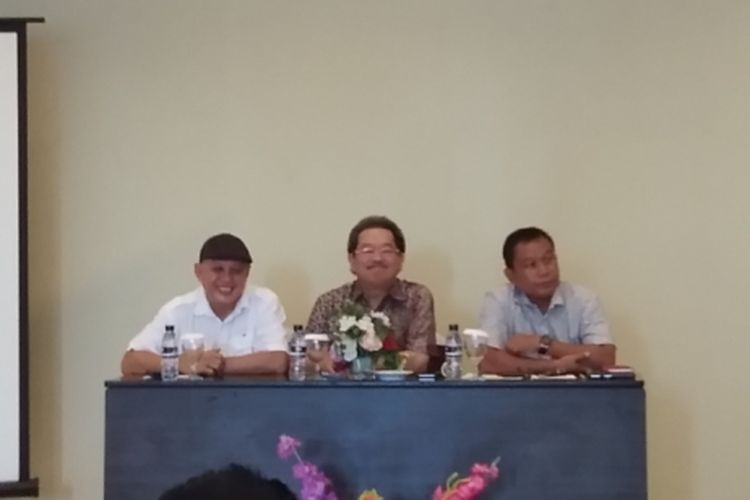 Pimpinan PT Puncak Keemasan Garam Dunia (PKGD), saat memberikan keterangan pers kepada sejumlah wartawan di Neo Hotel Kupang, Nusa Tenggara Timur (NTT), Jumat (6/4/2018)