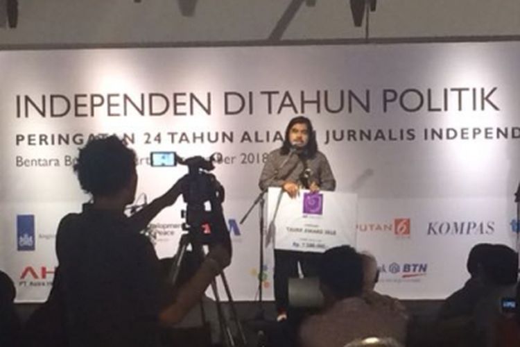 Penghargaan Tasrif Award diberikan Aliansi Jurnalis Independen (AJI) kepada organisasi Masyarakat Anti Fitnah (Mafindo). Penghargaan diterima pendiri Mafindo Septiaji Eko Nugroho pada perayaan ulangtahun AJI ke-24 di Bentara Budaya Jakarta, Jumat (7/9/2018).
