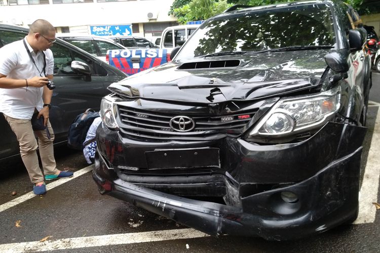 Mobil Toyota Fortuner yang tabrakn saat membawa Setya Novanto.