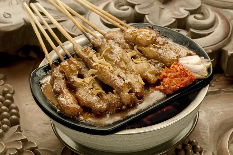 Sate ayam bumbu blora di Sate Khas Senayan.