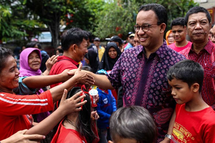 Gubernur DKI Jakarta, Anies Baswedan mengunjungi Wihara Dharma Bakti saat perayaan tahun baru Imlek 2570 di Jakarta, Selasa (5/2/2019).