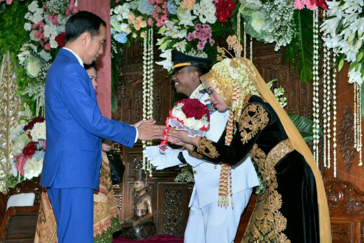 Presiden Joko Widodo dan Ibu Negara Iriana Jokowi, Minggu (25/3/2018) menghadiri resepsi pernikahan Pradista Machdala Putra.