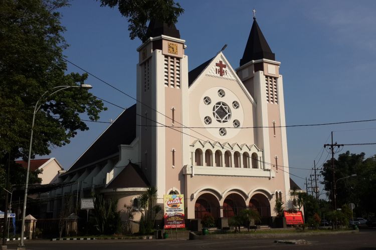 Gereja Katedral yang ada di Jalan Ijen, Kota Malang, Jawa Timur saat diabadikan Senin (30/10/2017). Gereja ini menjadi salah satu bukti bahwa kawasan sekitar Jalan Ijen merupakan kawasan elit dan mandiri pada masa Hindia Belanda.