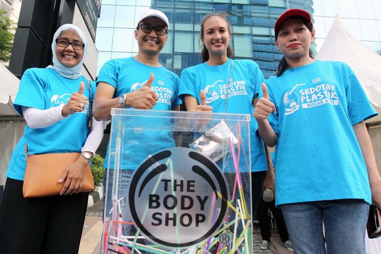 Sedotan plastik yang dikumpulkan dalam aksi Hari Bumi The Body Shop Indonesia