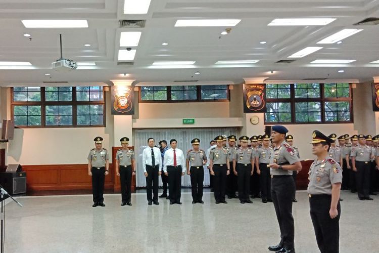 Kapolri Jenderal Pol Tito Karnavian menaikan pangkat Komandan Korps Brimob Irjen Rudy Sufahriadi dan sejumlah perwira tinggi lain di Rupatama Mabes Polri, Jakarta, Selasa (6/2/2018).