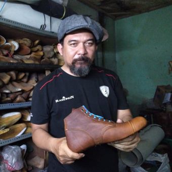 Pemilik sepatu Hidalgo, Hikmat Hidayat. Sepatu Hidalgo menonjolkan sisi maskulinitas sehingga yang mengenakannya terlihat lebih gagah. 