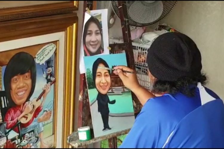 Salah satu pelukis di Pasar Baru, Jakarta Pusat, Jumat (29/3/2019)