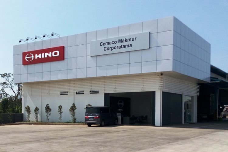 Hino Motors Sales Indonesia (HMSI) meresmikan diler baru di Tegal, Jawa Tengah, Kamis (7/12/2017). Diler baru yang melayani penjualan, servis, dan suku cadang tersebut merupakan pengembangan dari diler lama yang cuma bisa menjual truk-truk Hino. 