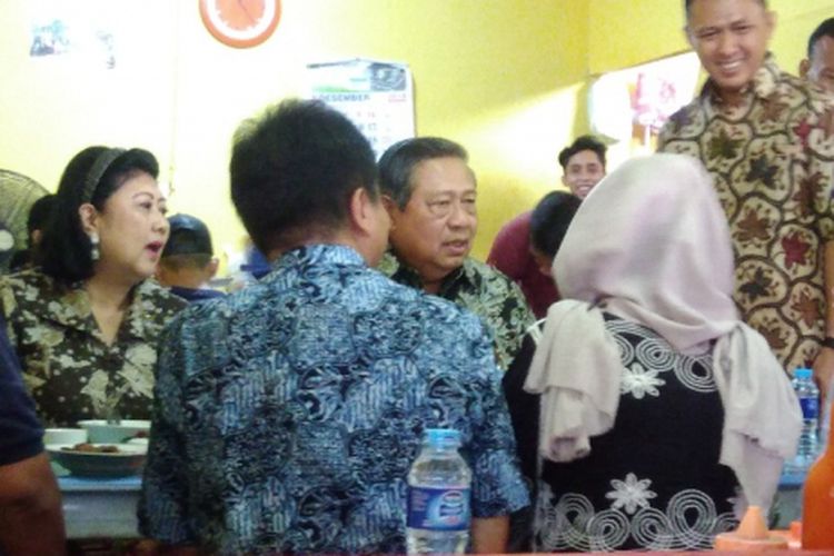 SBY dan Any Yudhoyono sempat Makan Bakso Pak Wariyun , Komplek Taman Parkir Wonosari, Gunungkidul Senin (10/12/2018)